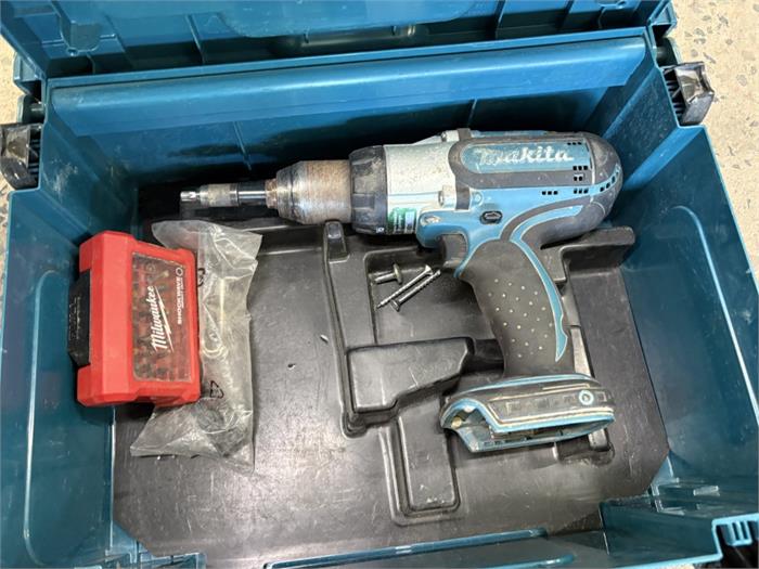 Akkuschrauber Makita DDF451